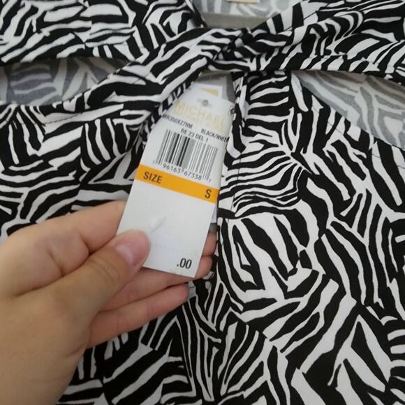 Michael Kors slinky Top stretch long sleeve white black zebra size S NWT cut out - Picture 7 of 8